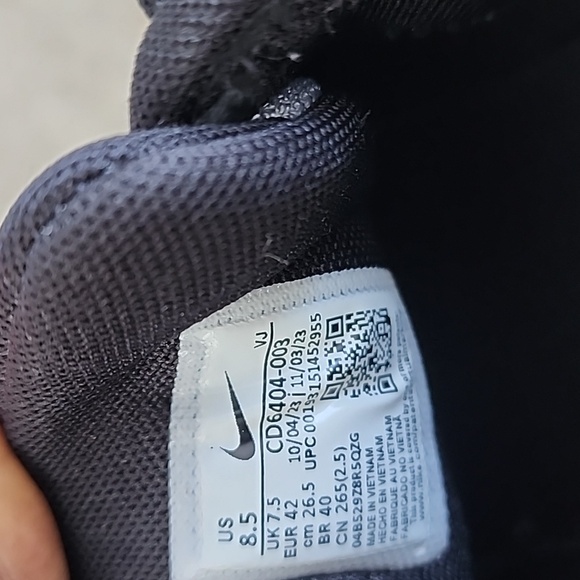 Nike Black Mesh Sneakers - Picture 10 of 10